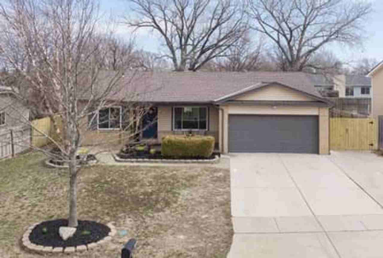 3236 N Brookfield St - Photo 2 of 21