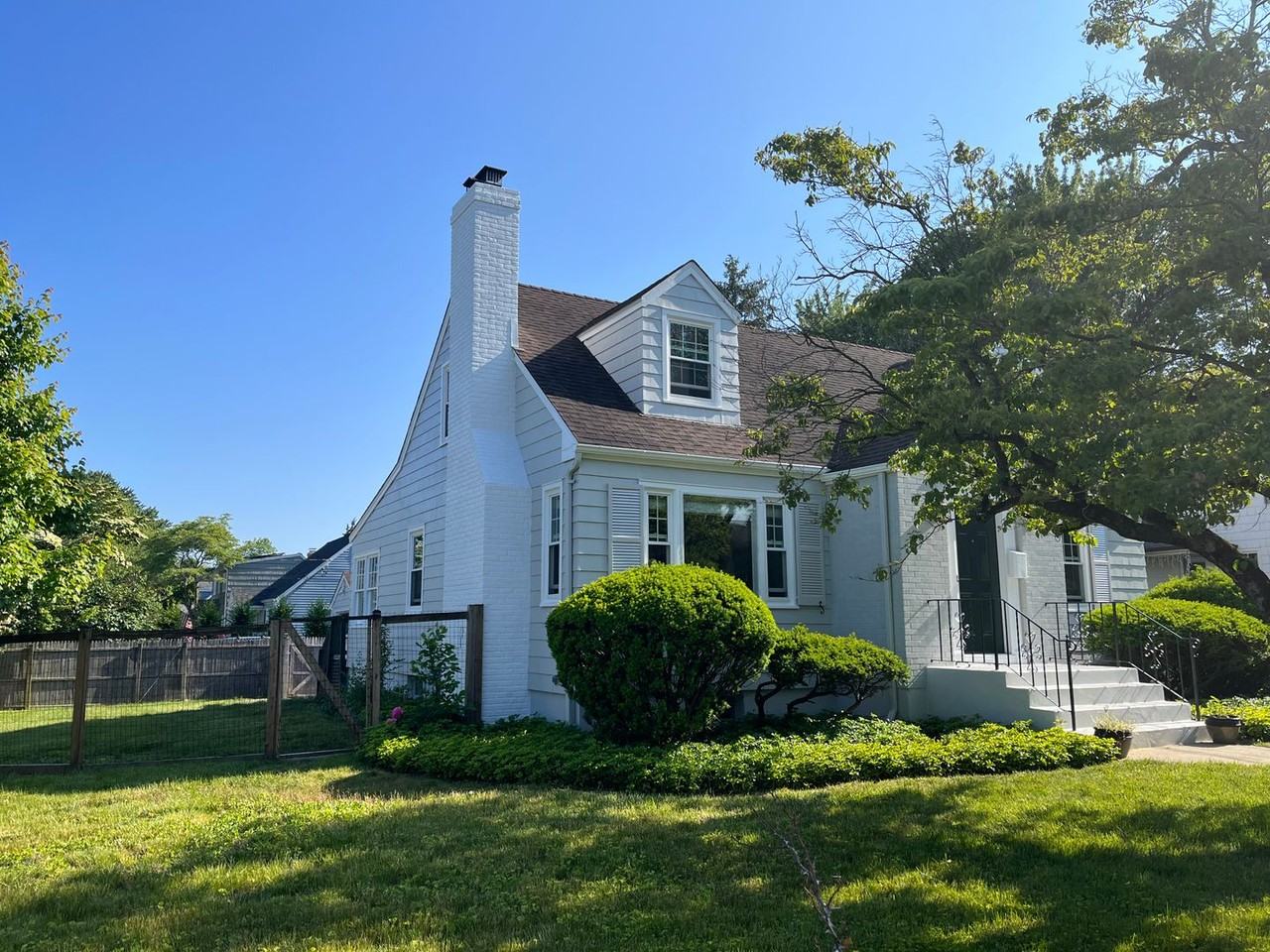 999 Oldfield Rd - Photo 2 of 49