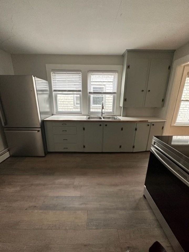 100 Summer St #302 - Photo 2 of 8