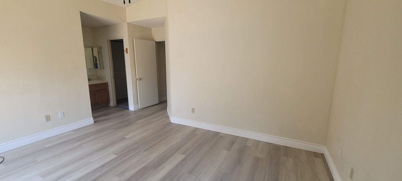 8005 Cold Creek Ct - Photo 4 of 13