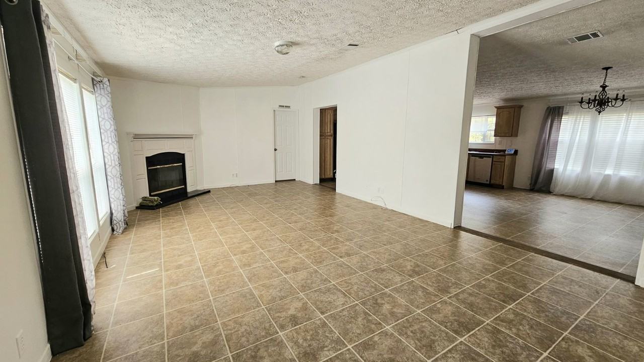 13417 Tyrone St - Photo 3 of 37