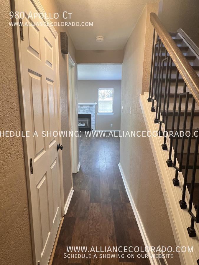 980 Apollo Ct - Photo 2 of 27