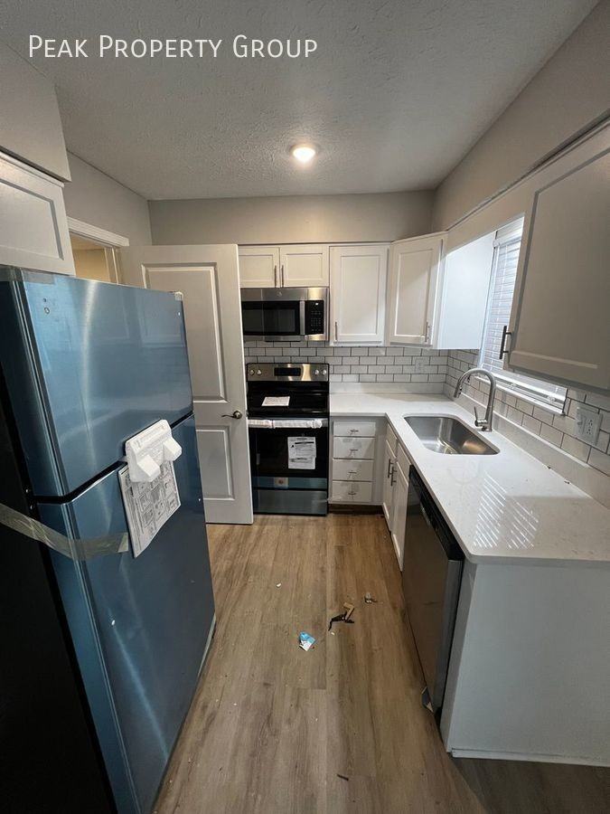 3176 Griggsview Ct - Photo 2 of 6