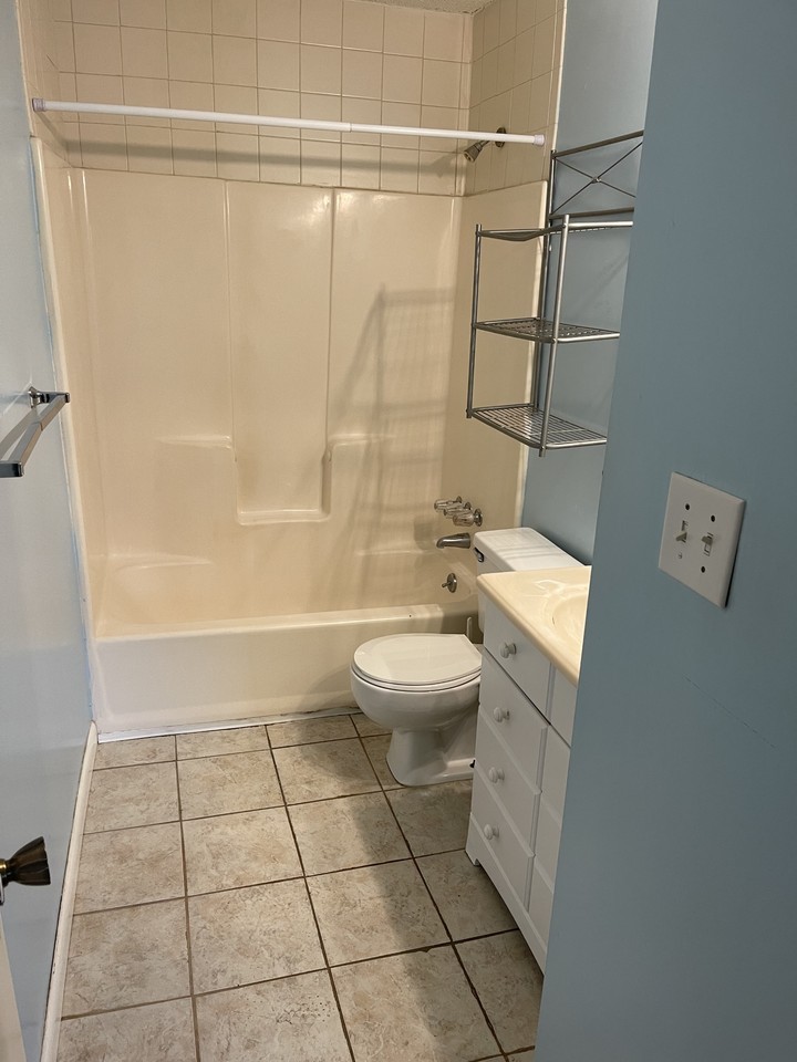 40 Bee St 115, Charleston, SC 29403 2 Bedroom Apartment for Rent