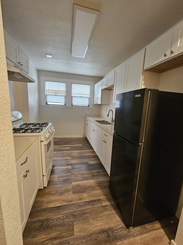 1414 Seneca St - Photo 3 of 5