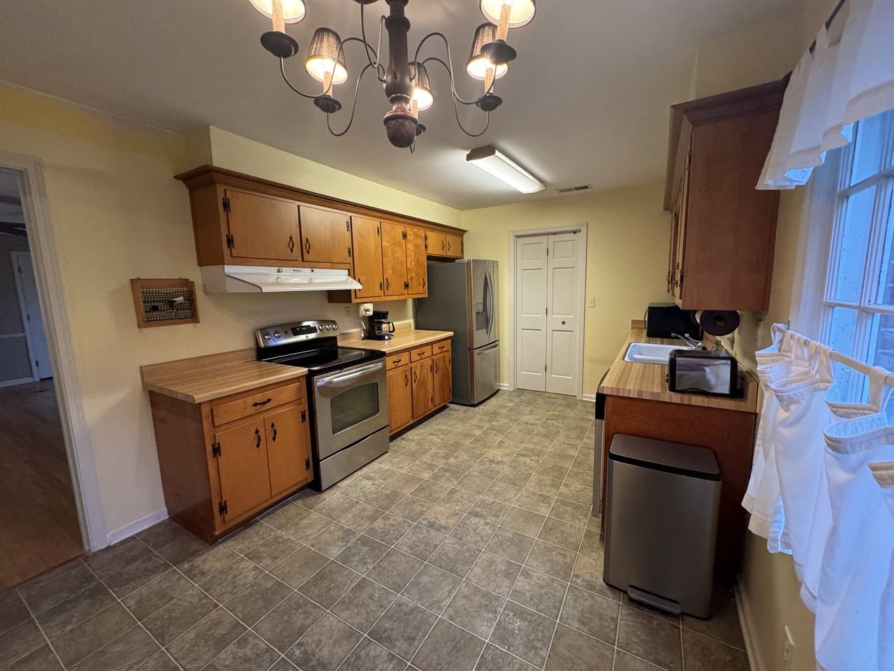 2351 Sutherland Dr #NA - Photo 3 of 15