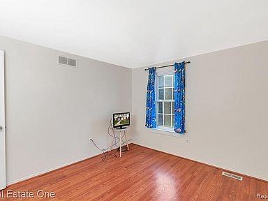 44521 N Umberland Cir - Photo 3 of 16