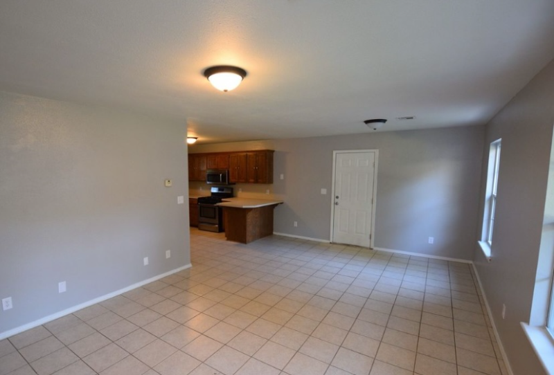 414 N Jackson St - Photo 2 of 8