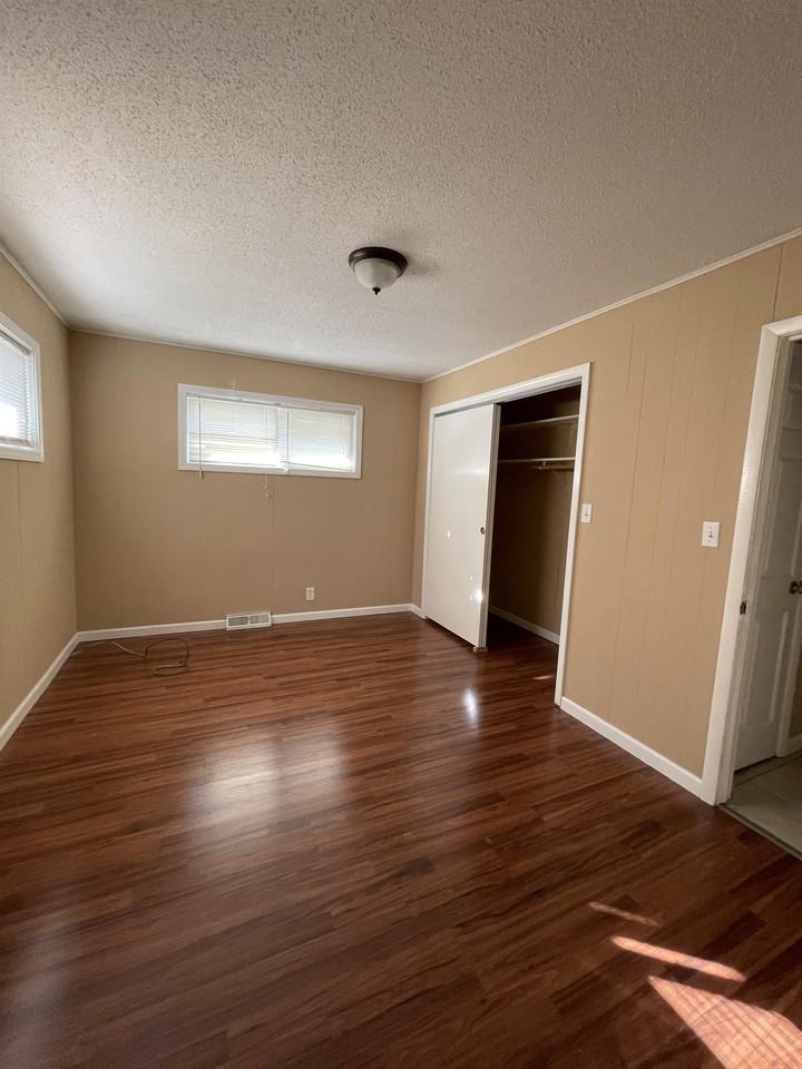 305 South 10th Street - Photo 6 of 11