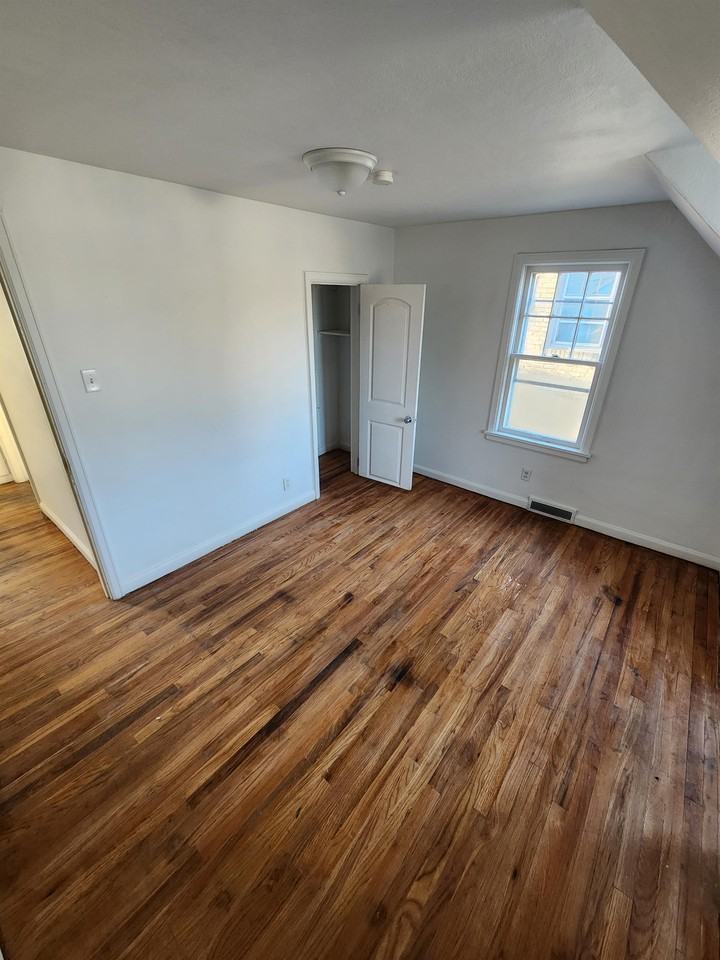 1131 N Kaley St #1 - Photo 3 of 10