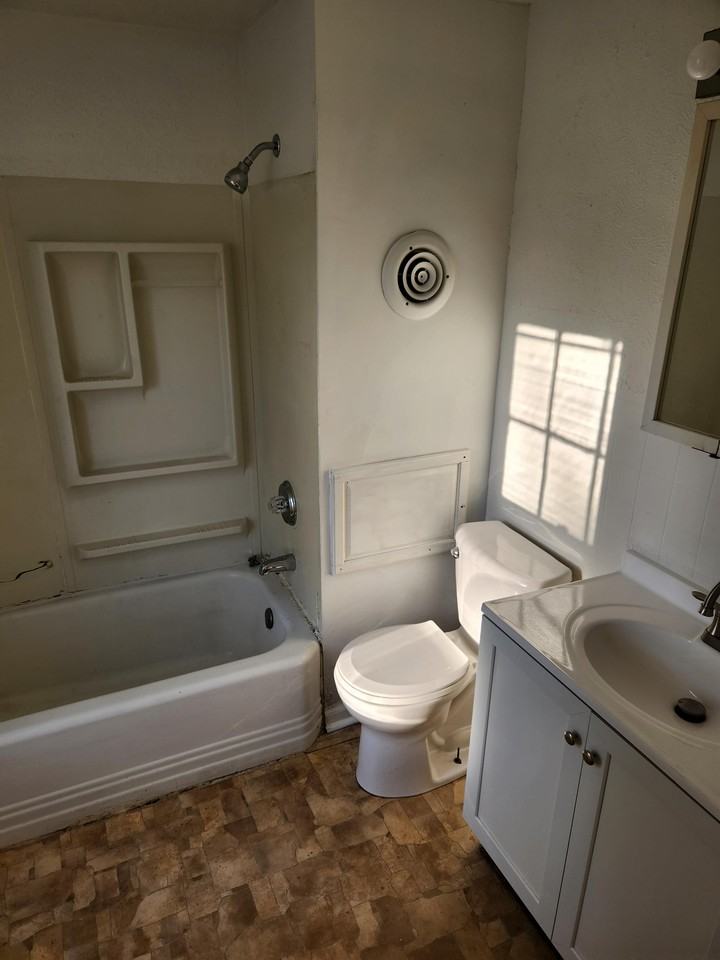 1131 N Kaley St #1 - Photo 4 of 10