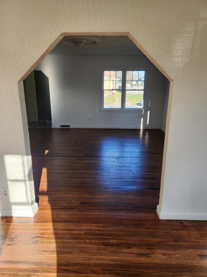 1131 N Kaley St #1 - Photo 7 of 10