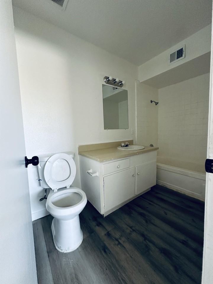 3821 Royal Crest Street - Photo 2 of 9