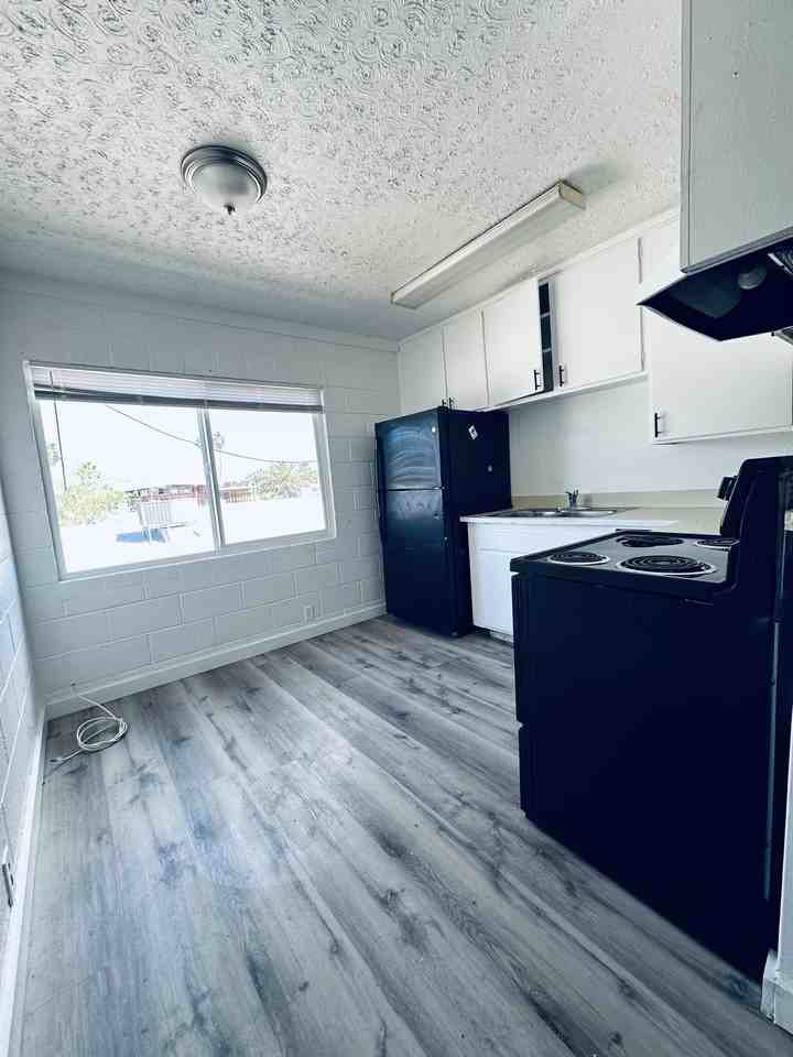 3821 Royal Crest Street - Photo 4 of 9