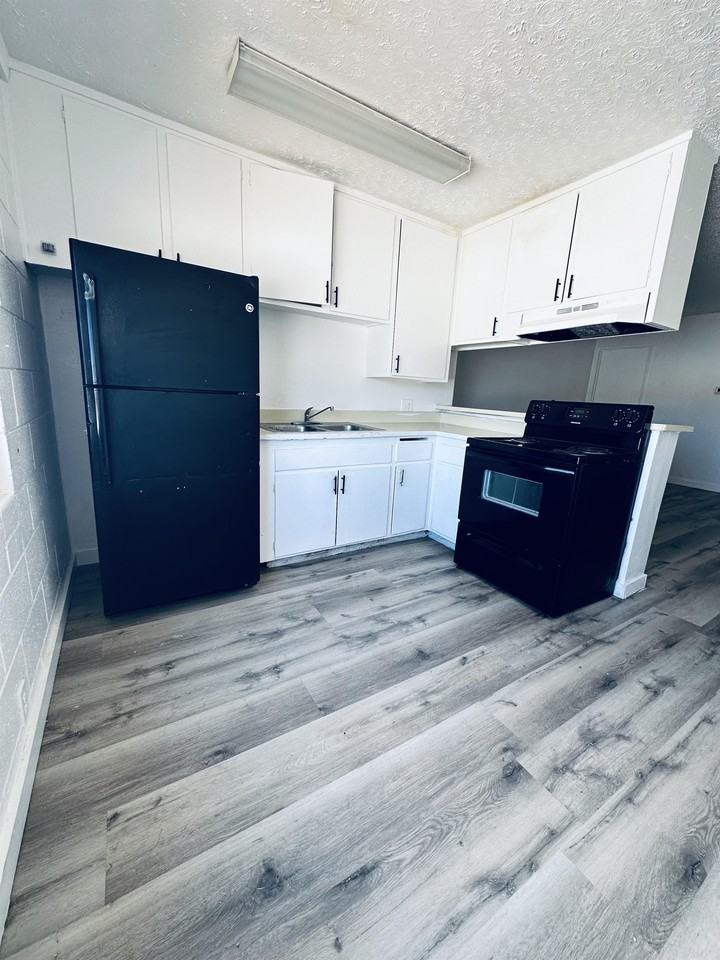 3821 Royal Crest Street - Photo 5 of 9