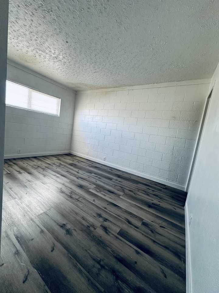 3821 Royal Crest Street - Photo 6 of 9