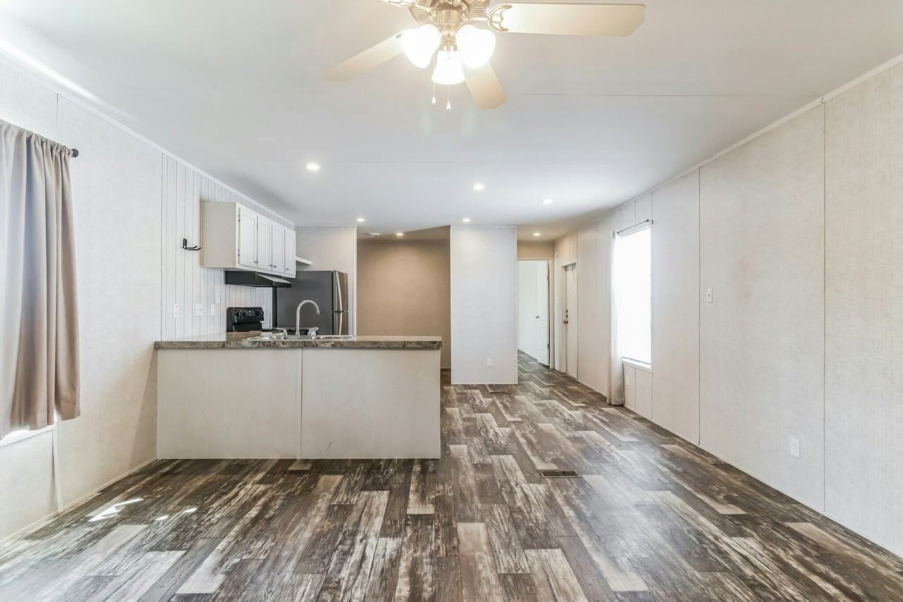 105 East Briar Drive - Photo 4 of 18