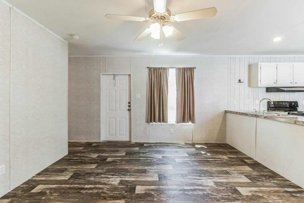 105 East Briar Drive - Photo 5 of 18