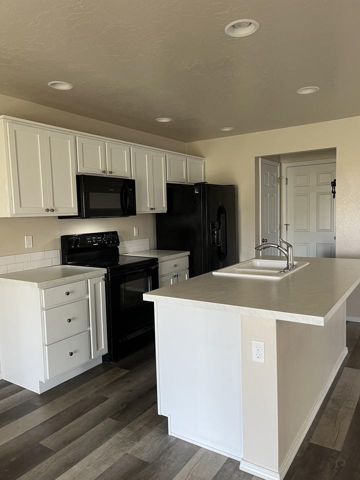 13521 Palm Beach Dr #1 - Photo 2 of 6