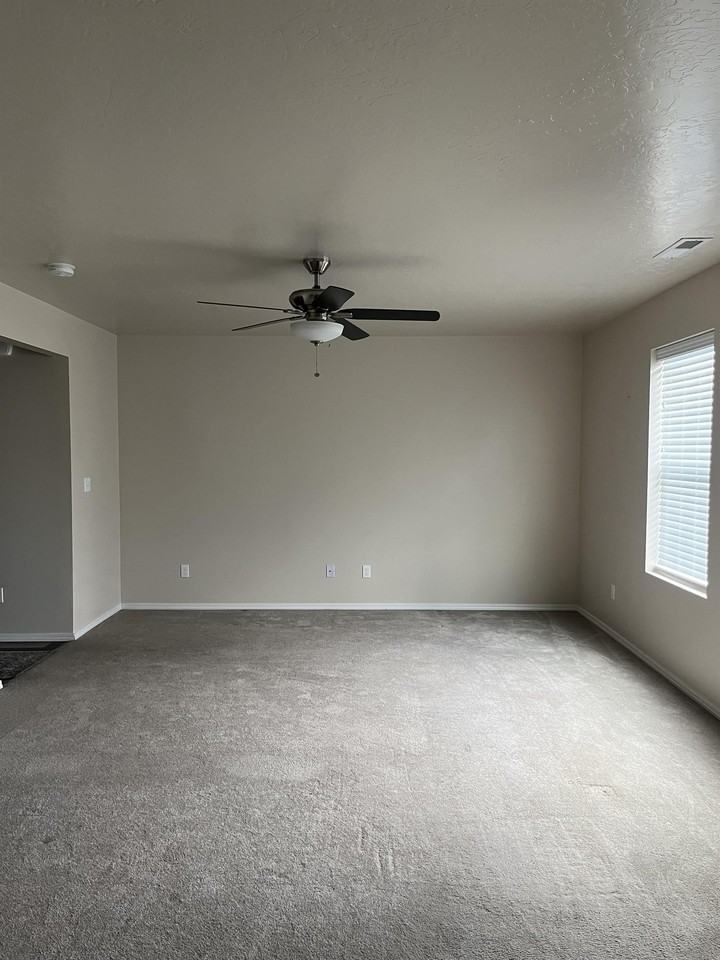 13521 Palm Beach Dr #1 - Photo 3 of 6