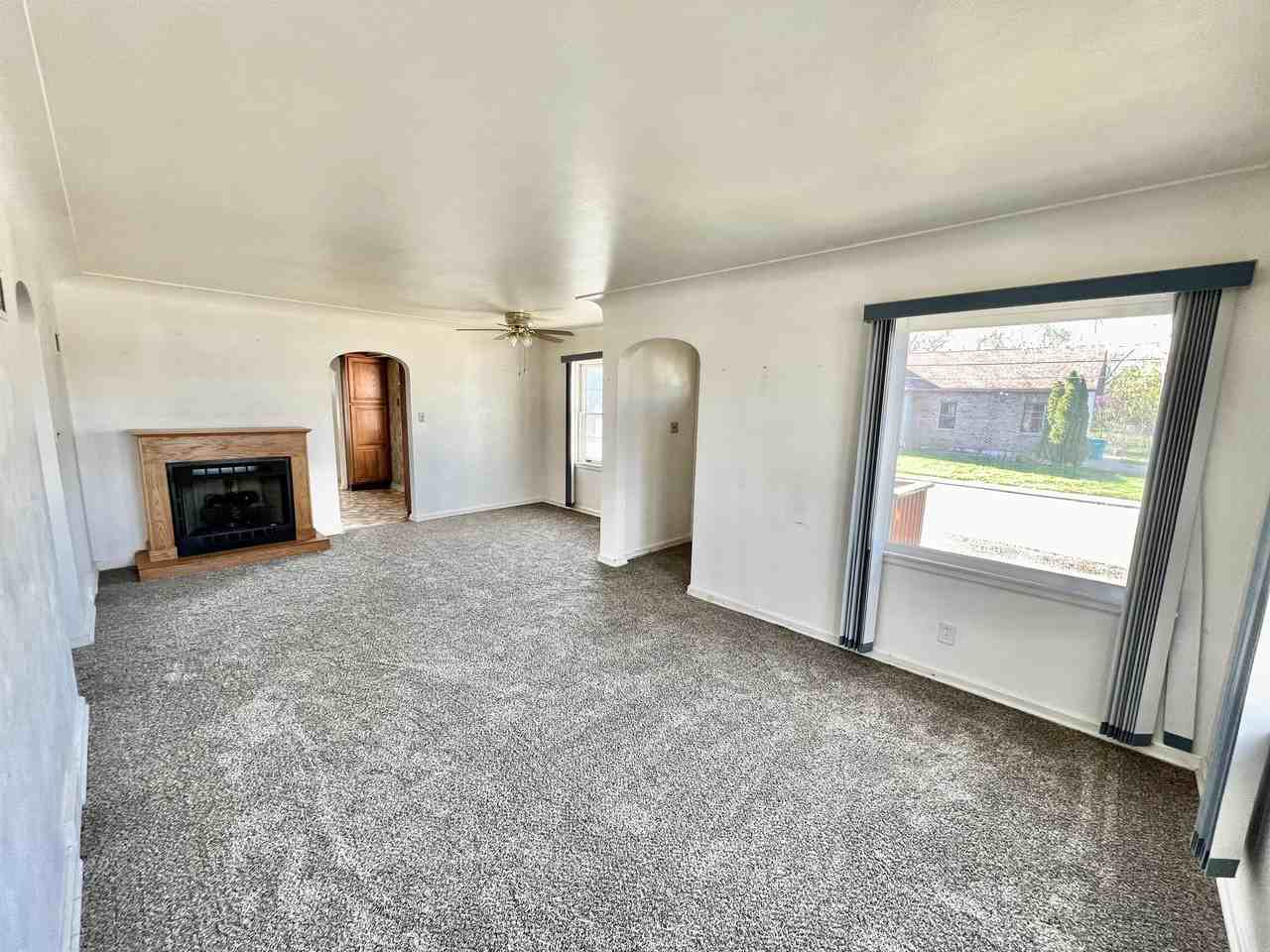 327 Beeman St #1 - Photo 3 of 10