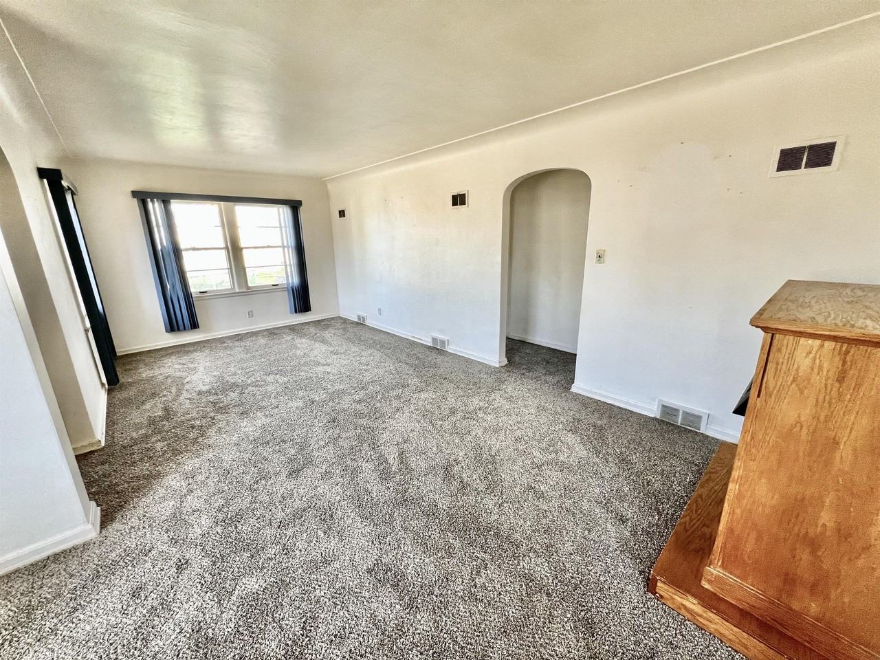 327 Beeman St #1 - Photo 4 of 10