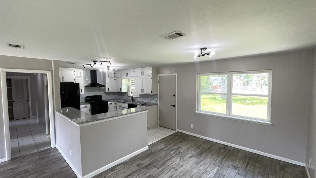 5067 Lincolnshire Rd #1 - Photo 4 of 19