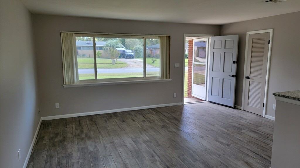 5067 Lincolnshire Rd #1 - Photo 7 of 19