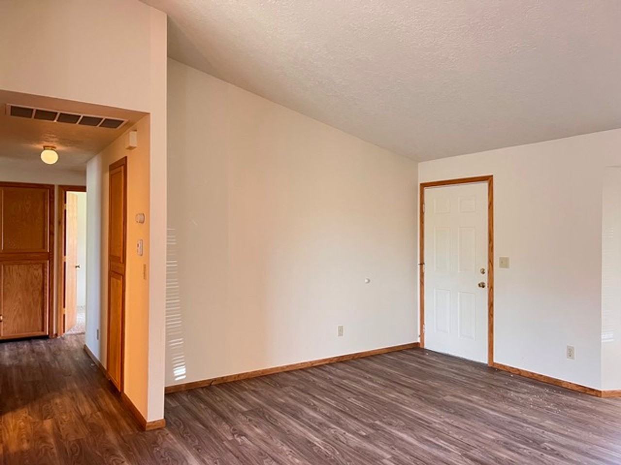 1695 Davis Rd S - Photo 3 of 32