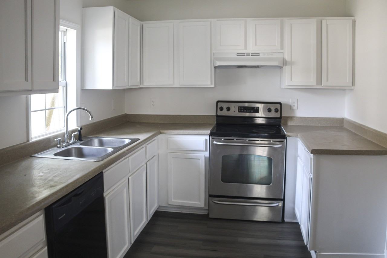 Plaza Ave Sw - Photo 2 of 7