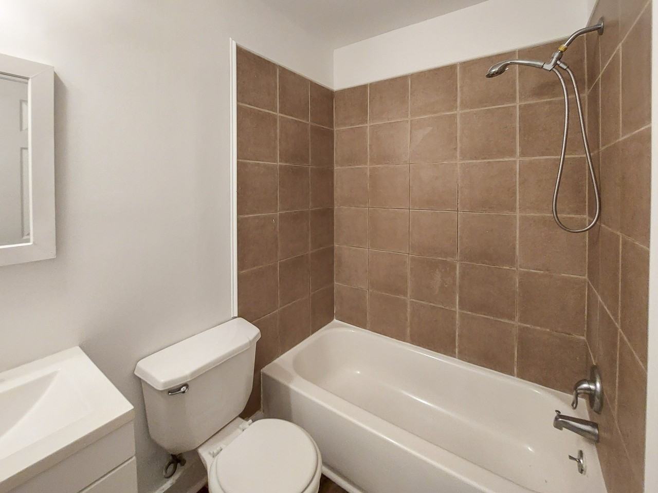 Plaza Ave Sw - Photo 4 of 7