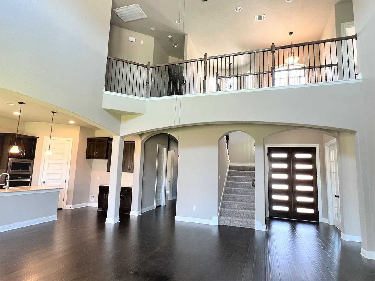 720 Kodiak Trl - Photo 4 of 38