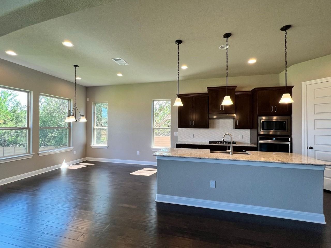 720 Kodiak Trl - Photo 7 of 38