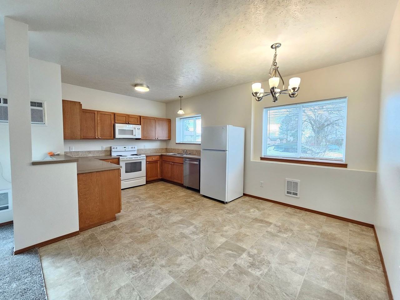 6026 N Wiscomb St - Photo 4 of 15