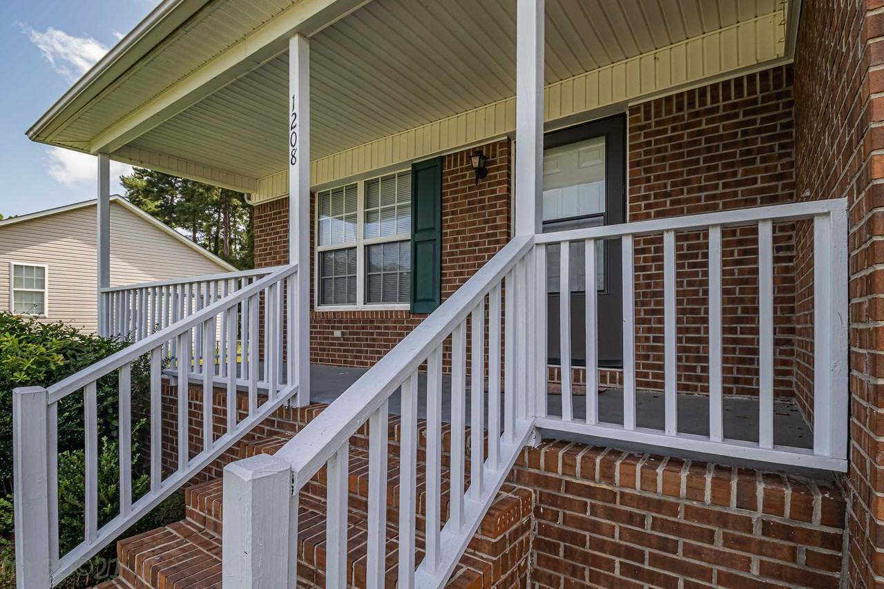 1208 Franklin St - Photo 3 of 16