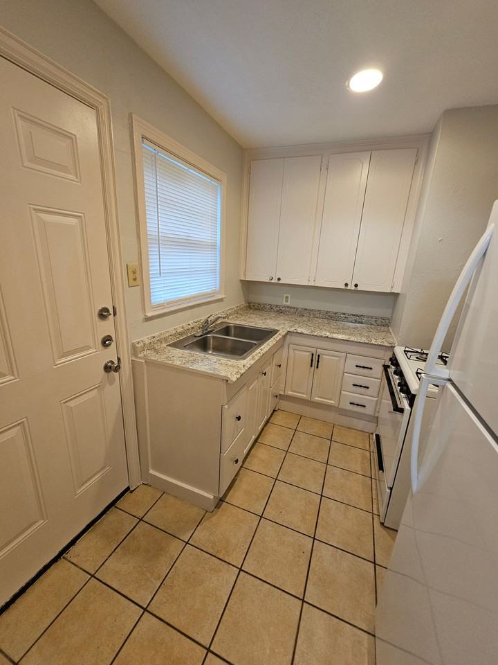 6533 LATTA ST - BOLD SHIELD LLC - Photo 2 of 13