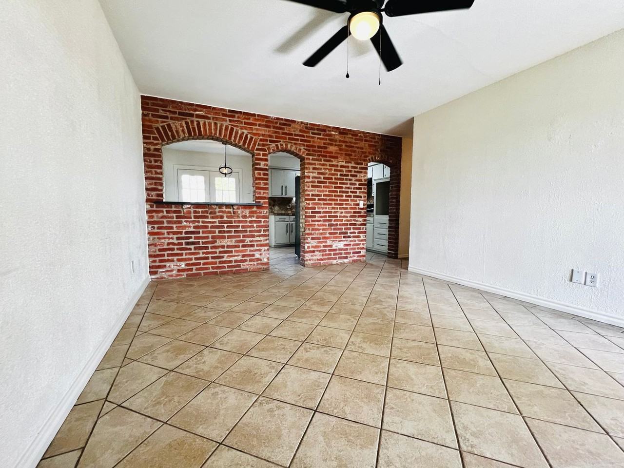 509 Sw 54th St - Photo 2 of 14