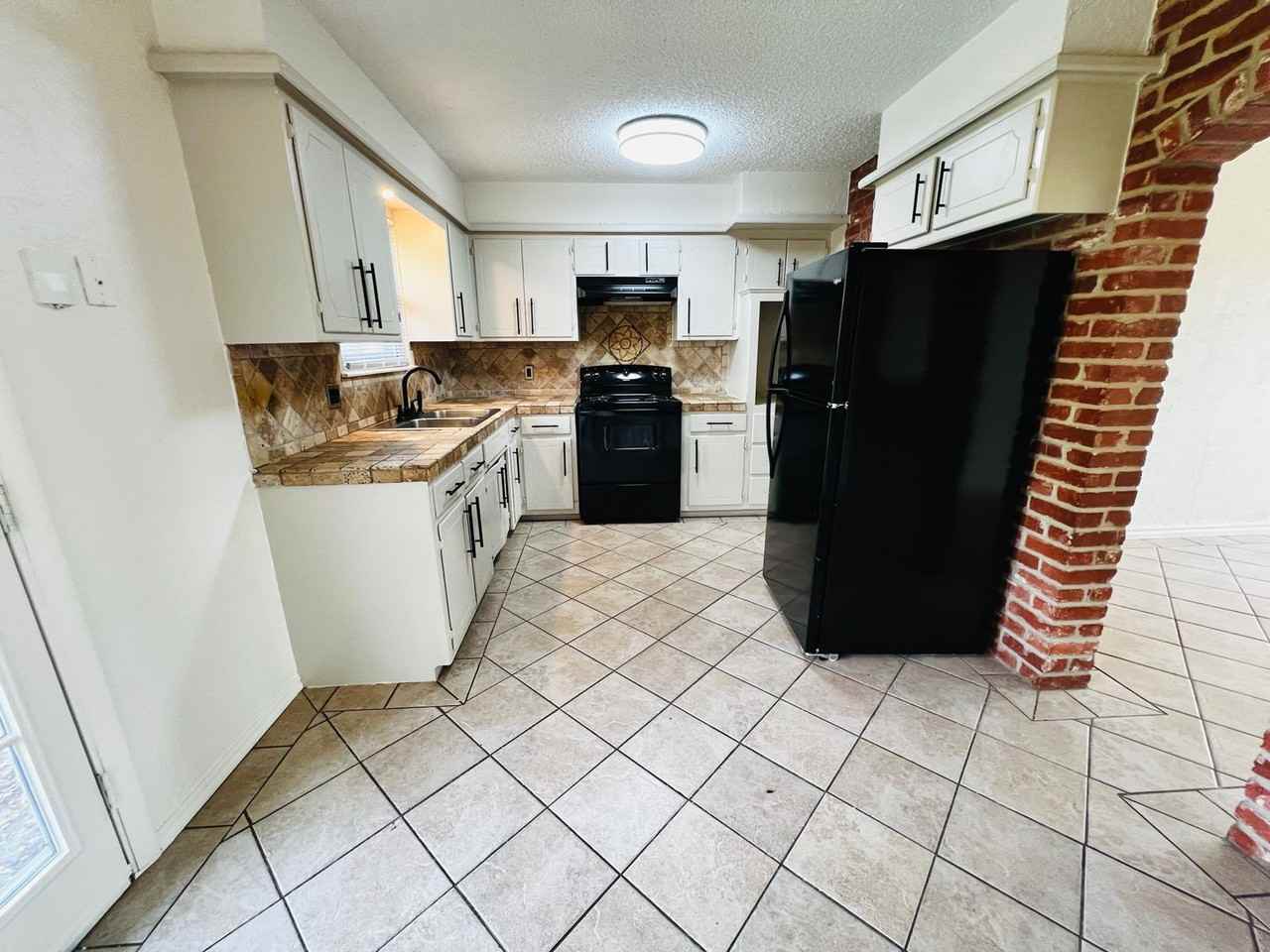 509 Sw 54th St - Photo 3 of 14