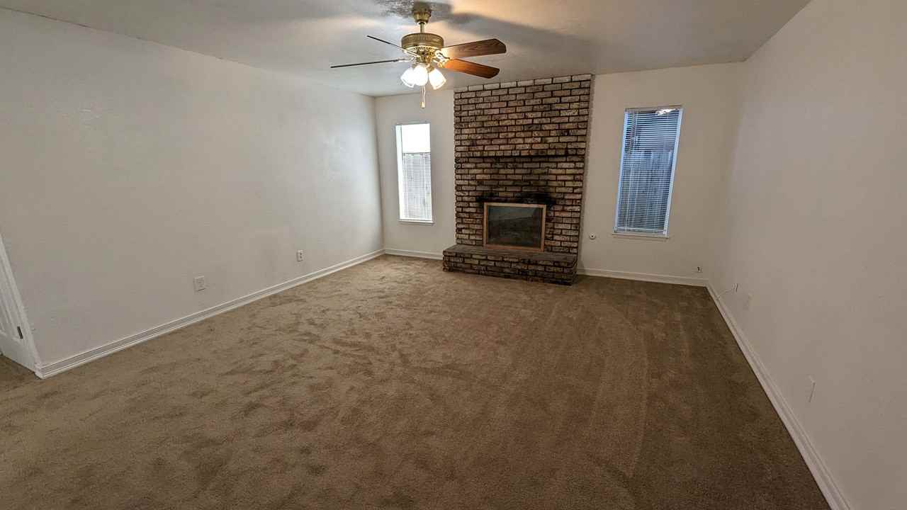 1081 Greenfield Dr - Photo 2 of 14