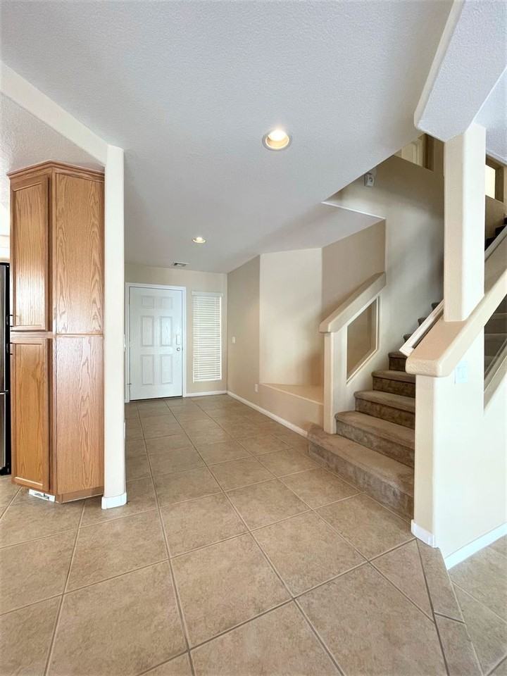 10595 Salmon Leap St - Photo 7 of 50
