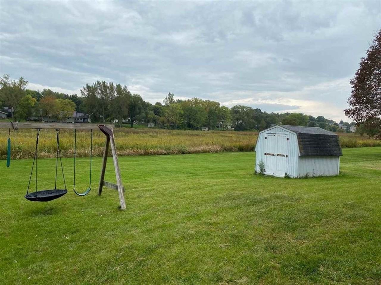 821 Acker Pkwy - Photo 2 of 11