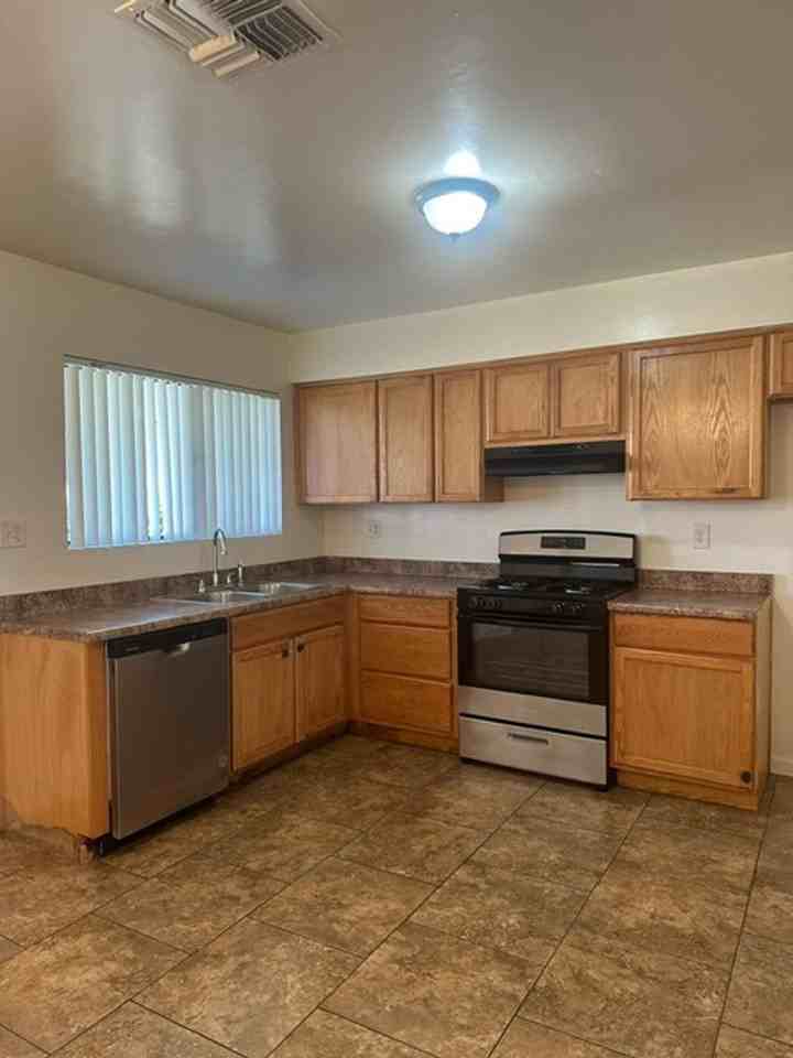 708 Arvin St - Photo 3 of 11