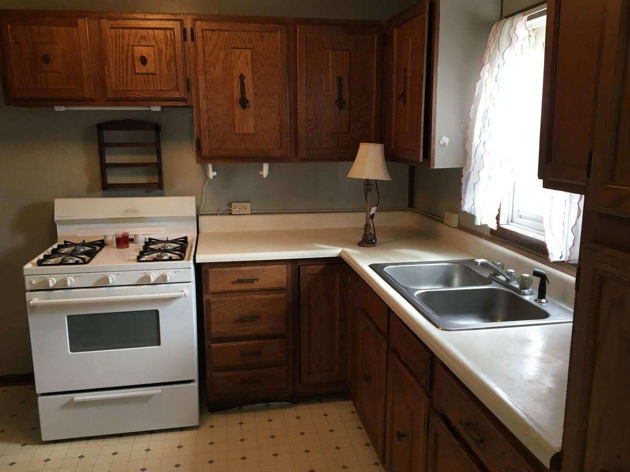 1031 1st Ave Se - Photo 2 of 9