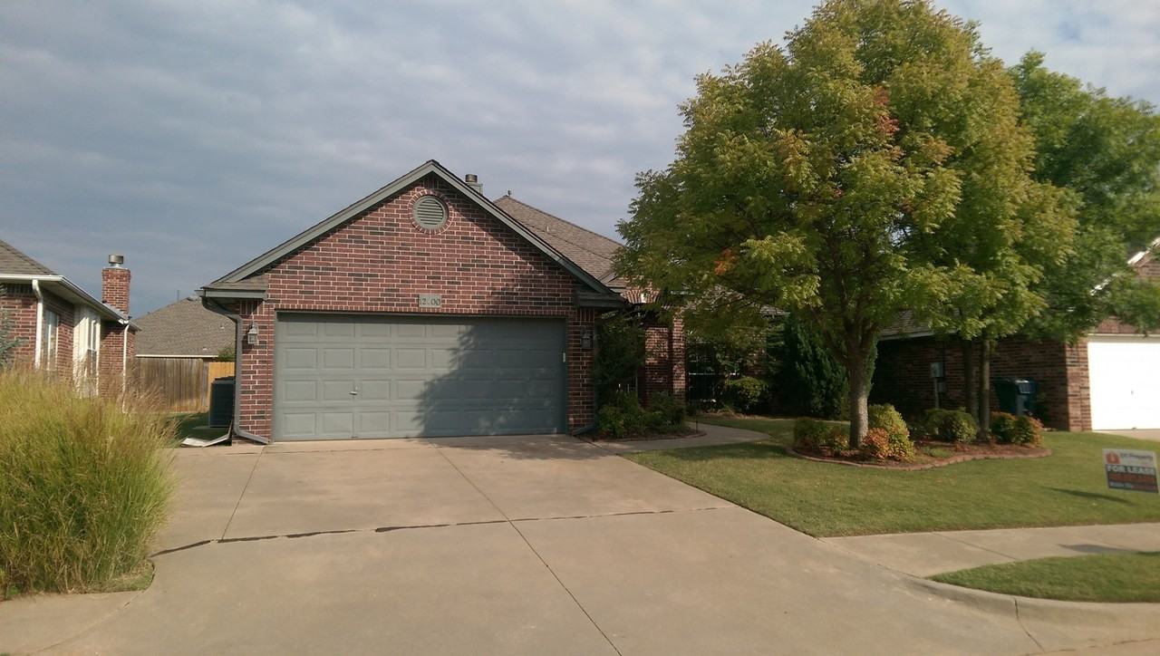 12400 Village Ln - Photo 2 of 16