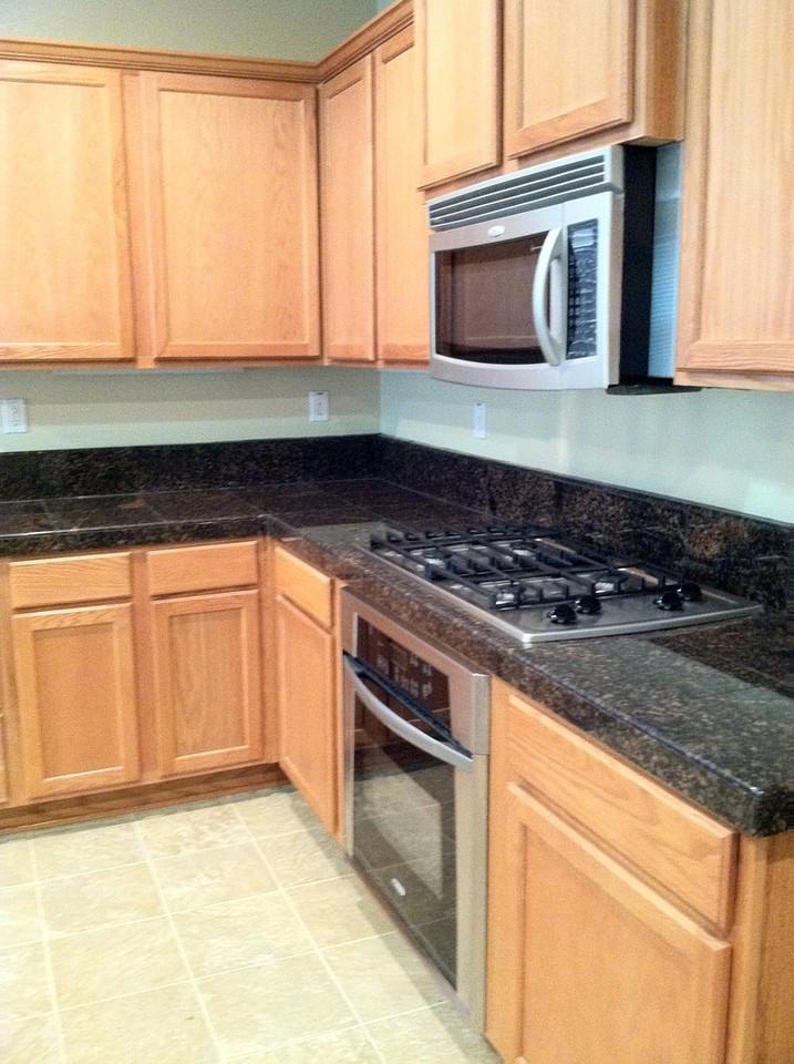 211 Tissot Dr - Photo 3 of 9