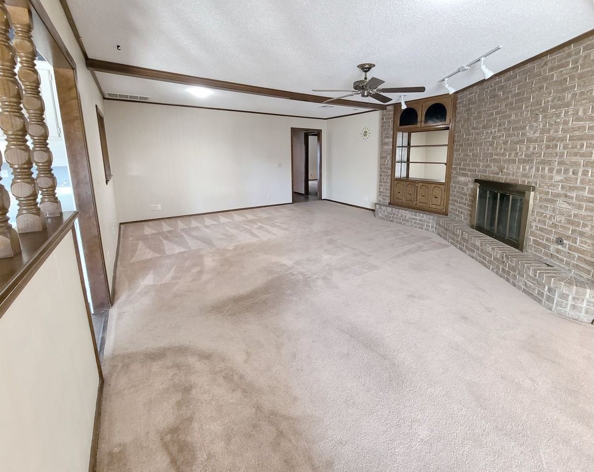 6304 Brentford Pl - Photo 3 of 23