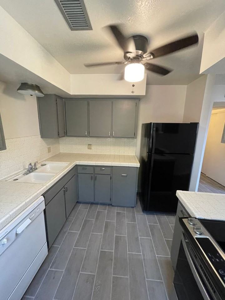 2490 W Yowell Ct #61 - Photo 6 of 14