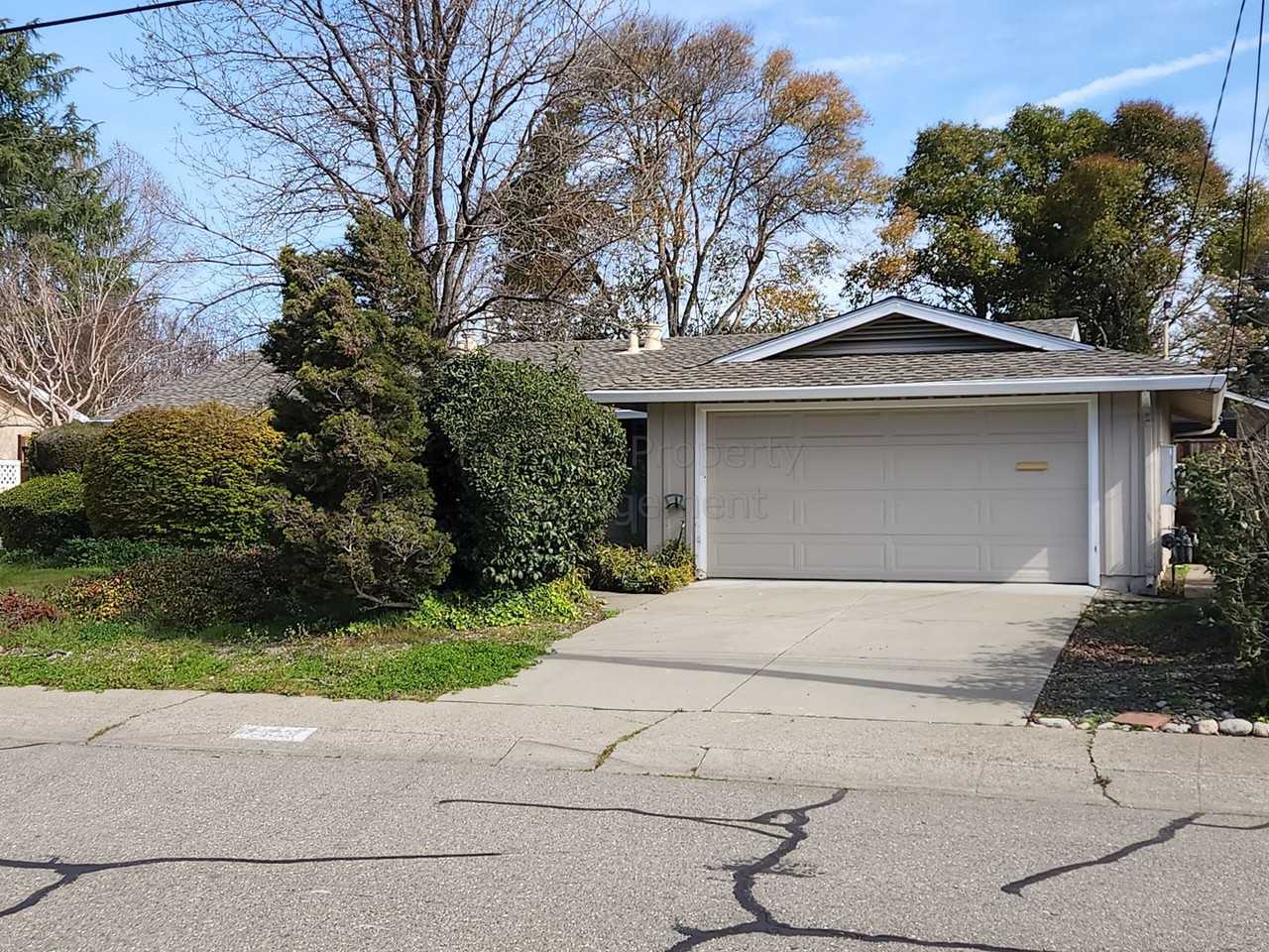 2822 San Antonio Dr - Photo 2 of 14