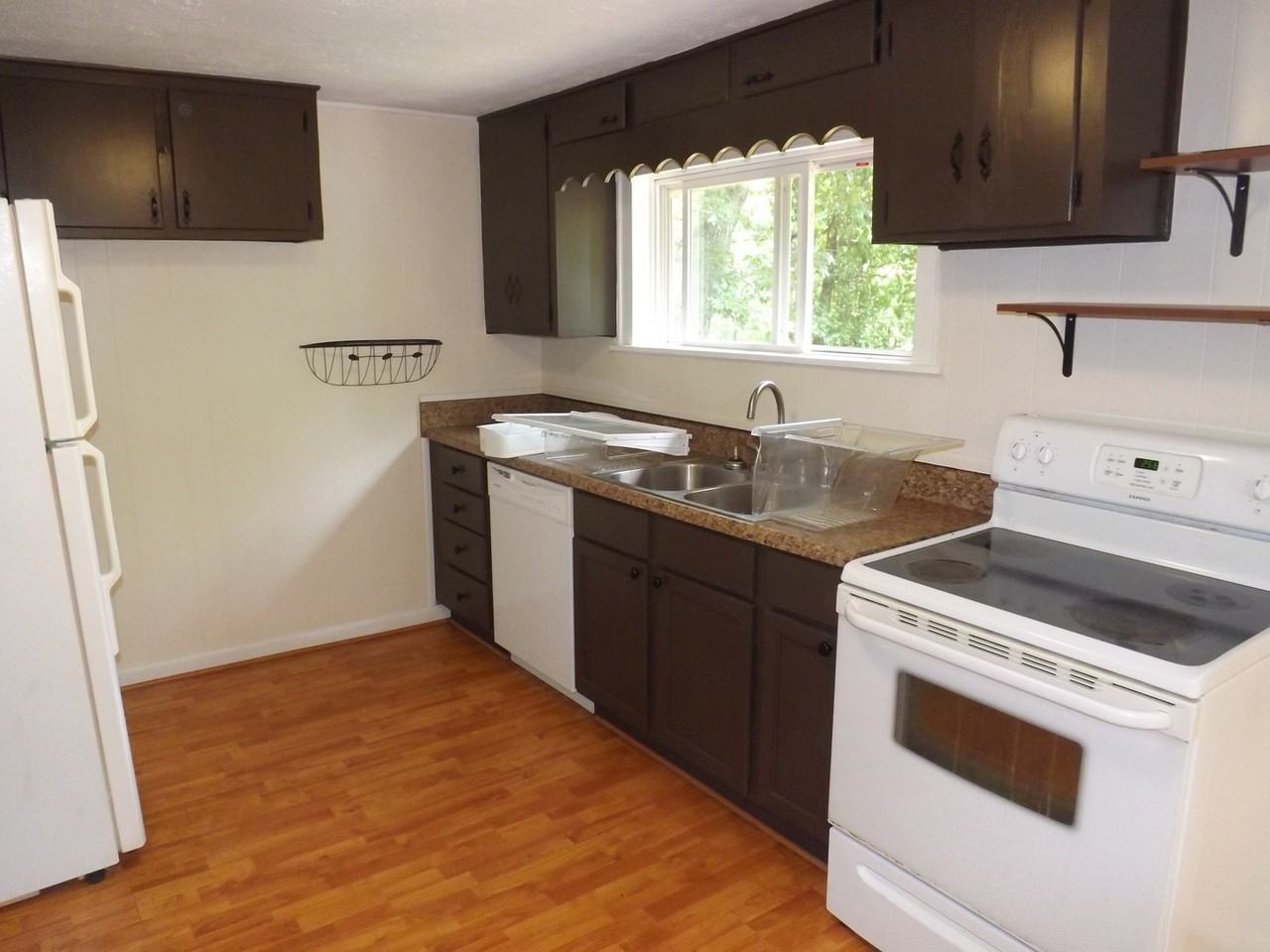 79 Oneida Rd - Photo 3 of 12