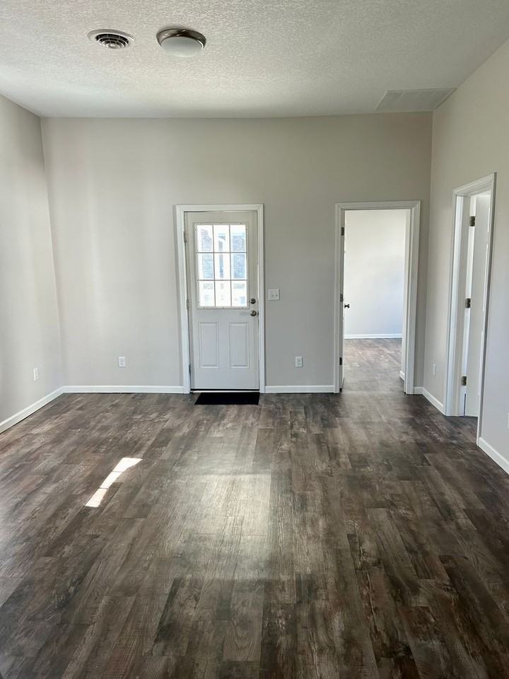 615 W South St - Photo 3 of 14